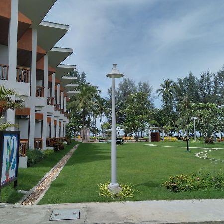 Azura Beach Resort Chaungtha Exterior photo